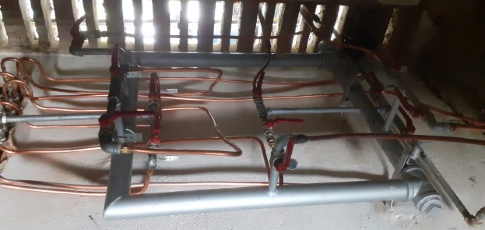 Detalle del tendido de la tubería de gas durante la ejecución
